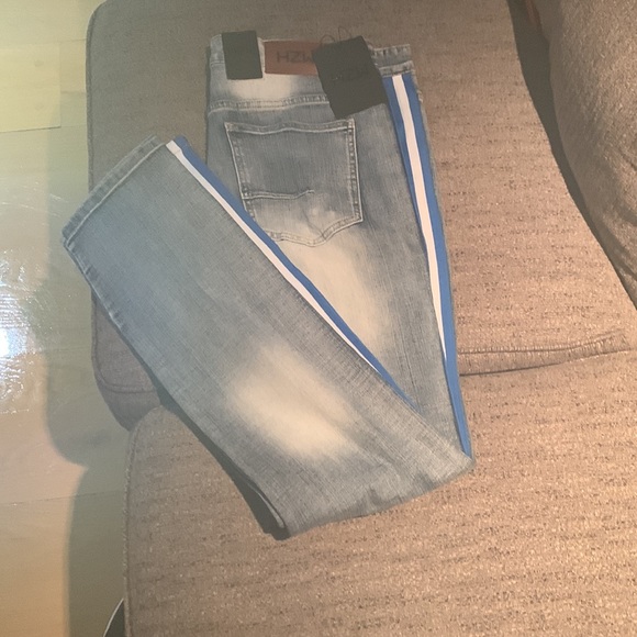 How jeans - Picture 2 of 3